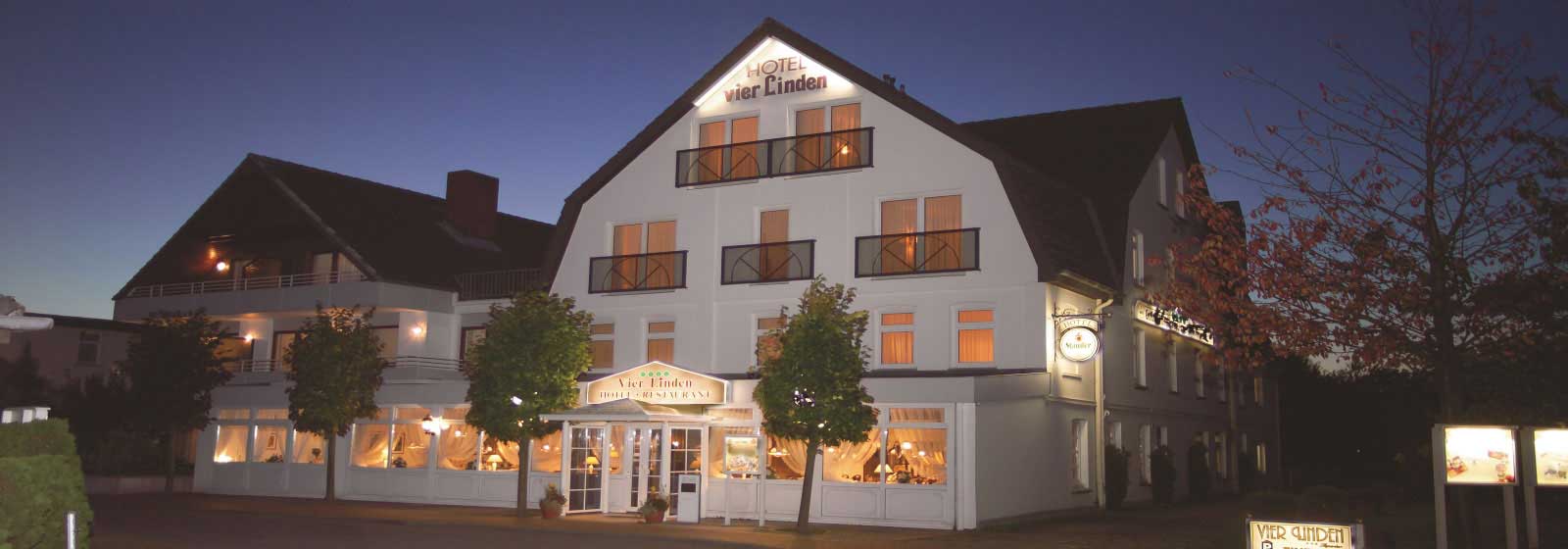 Hotel Vier Linden bei Nacht